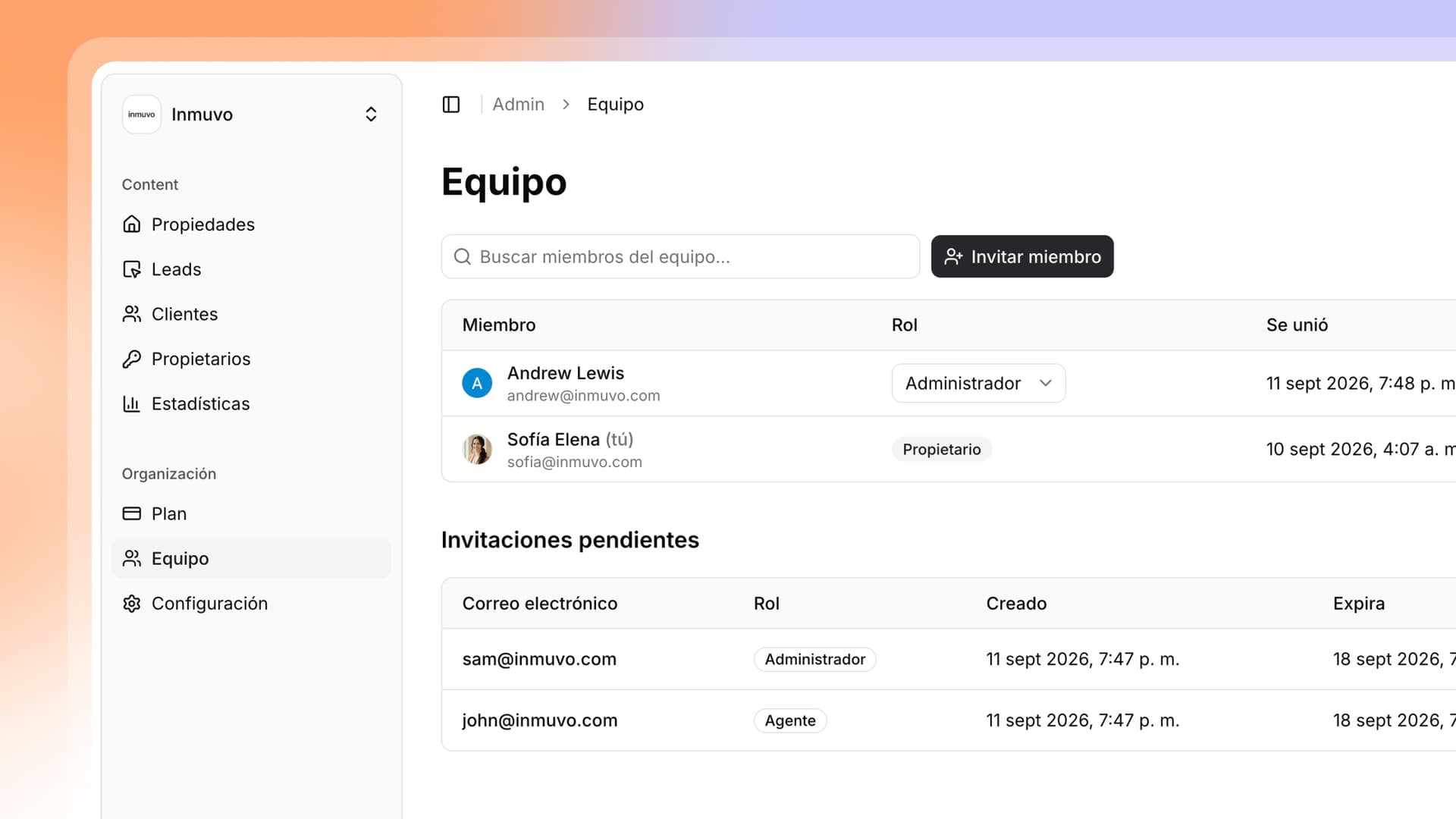 Sección de equipo en Inmuvo con miembros, roles e invitaciones pendientes