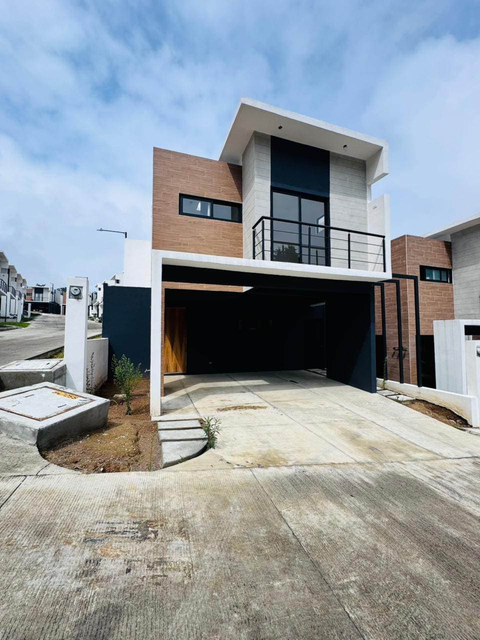 Listing image 0