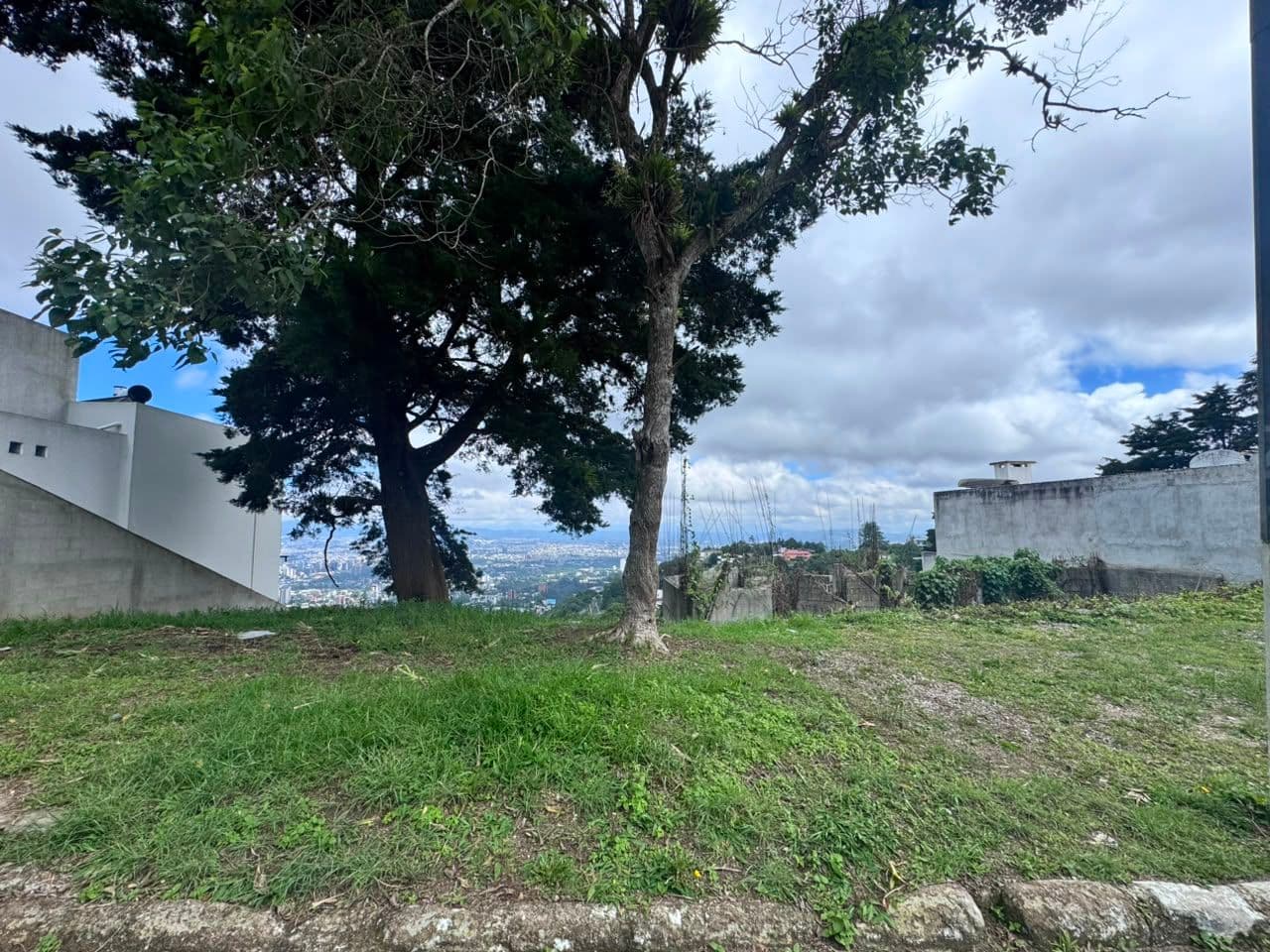 Vendo Terreno en Altos de Montebello Caes