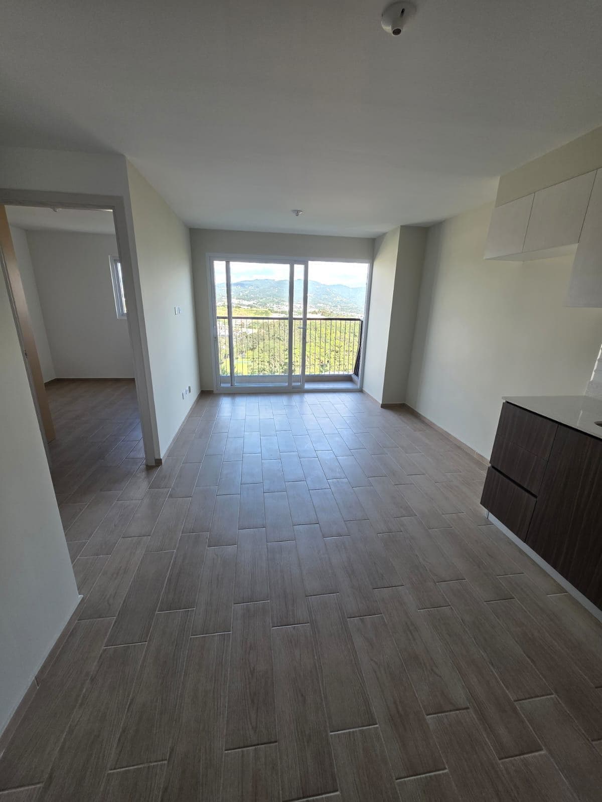 Listing image 0