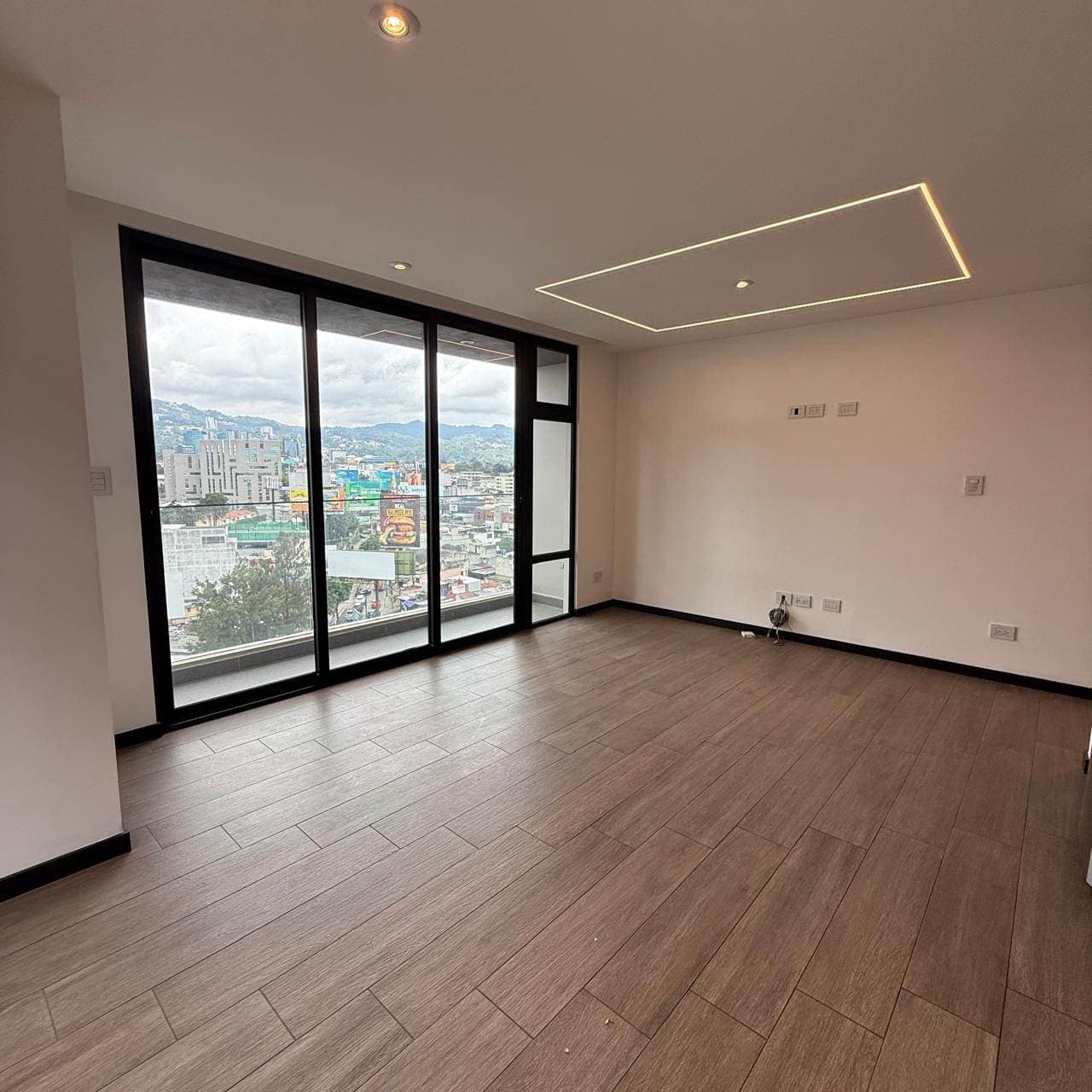 Listing image 0