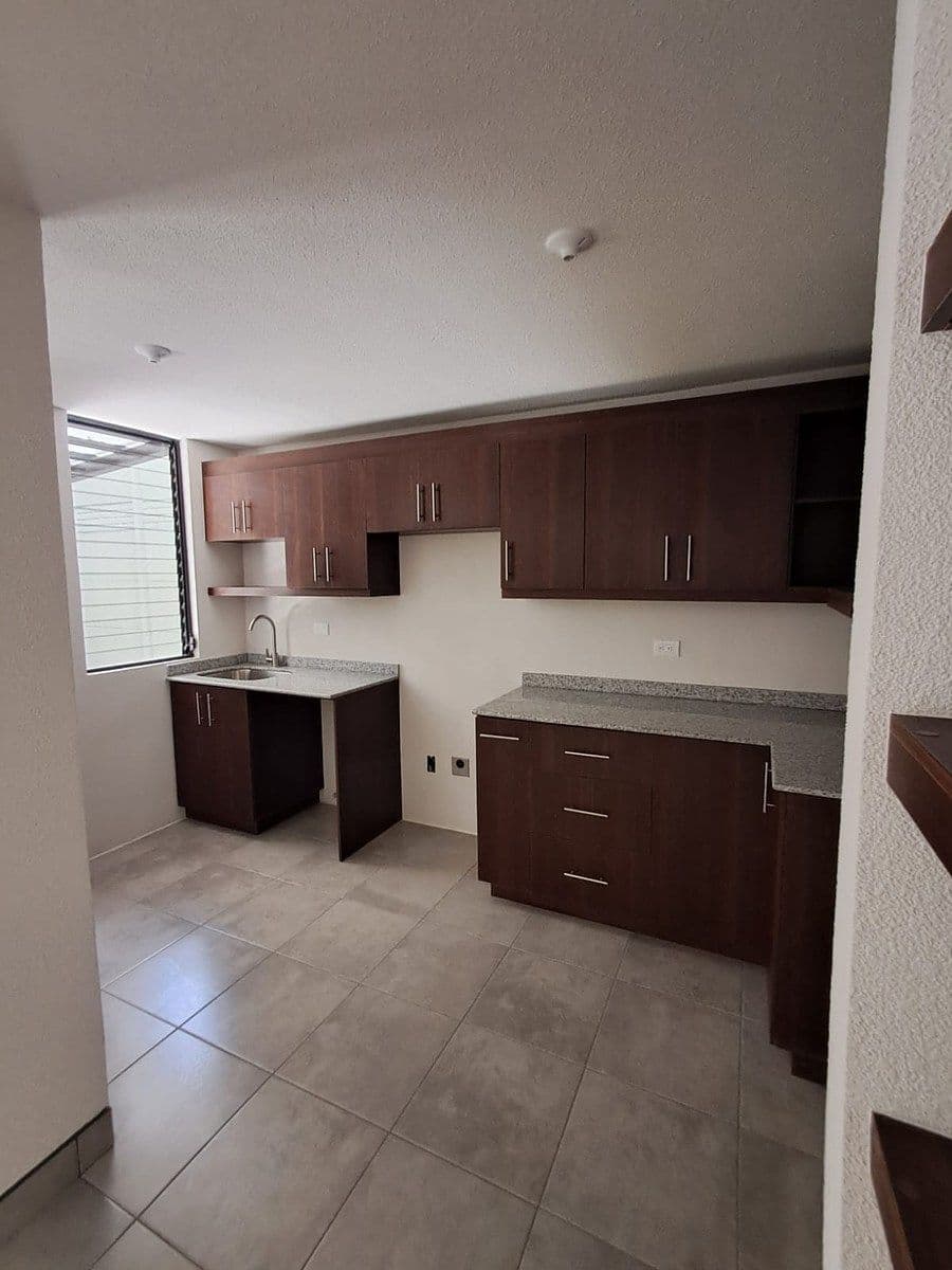 Listing image 0