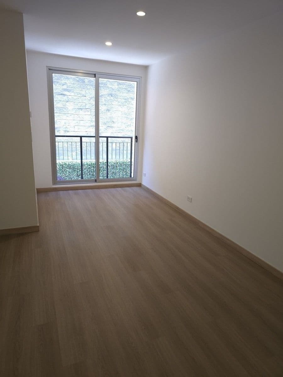 Listing image 0