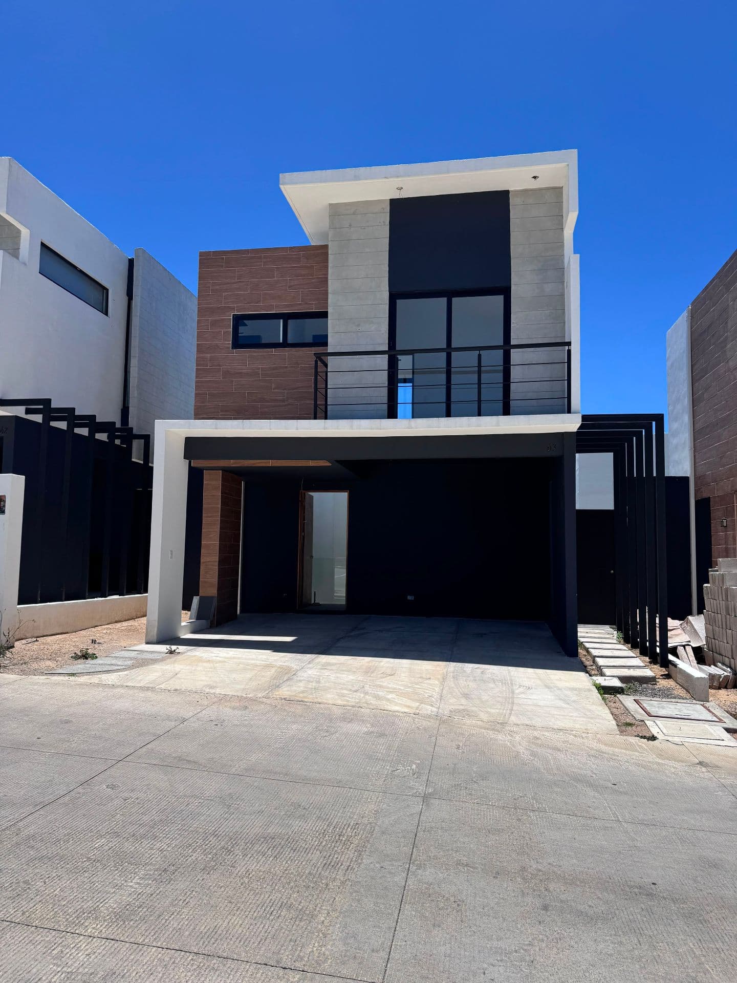 VENDO CASA DE 3 NIVELES EN CONDOMINIO 7 GOTAS SAN VICENTE KM.16.5 CAES