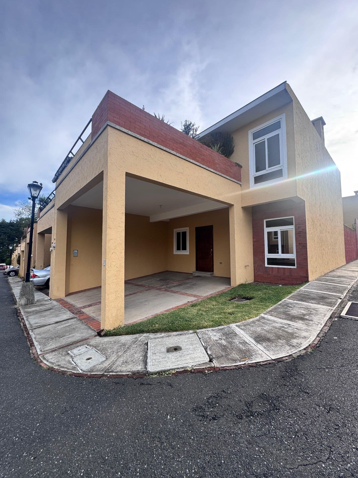 Listing image 0