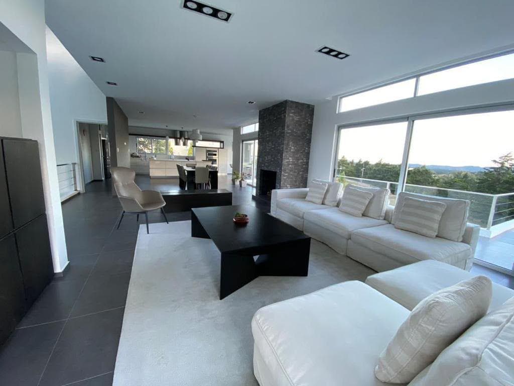 Listing image 0