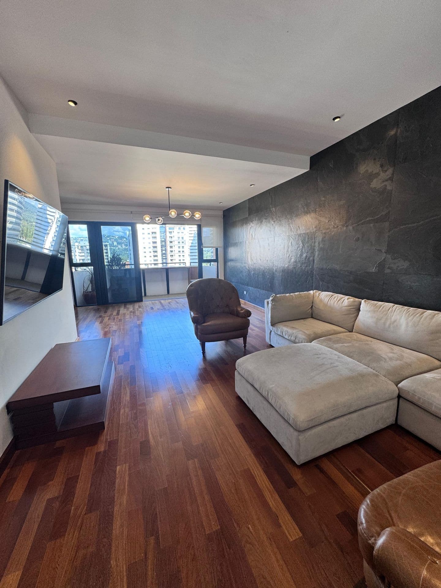 SE VENDE O RENTA APARTAMENTO TORRE CONDESA ZONA 14