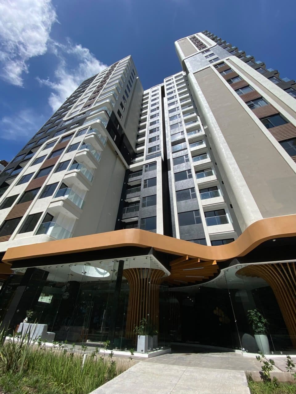 Listing image 0