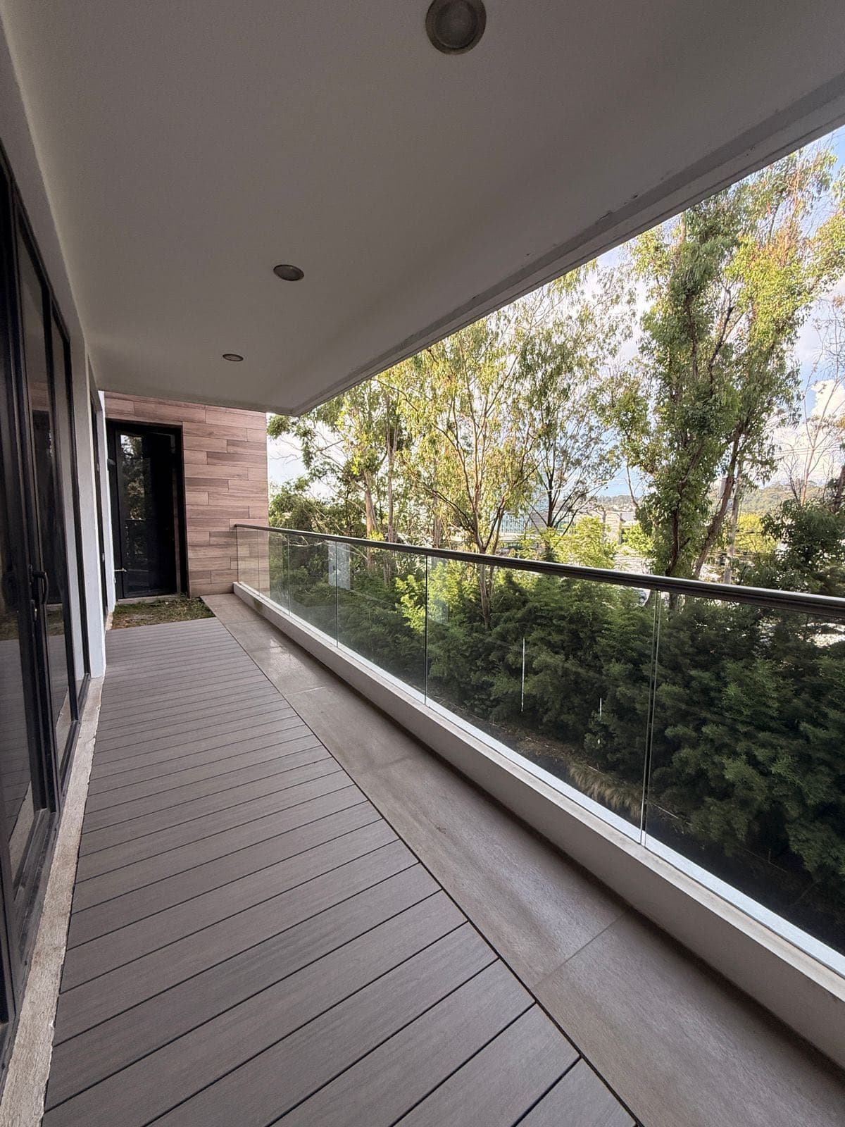 Listing image 0