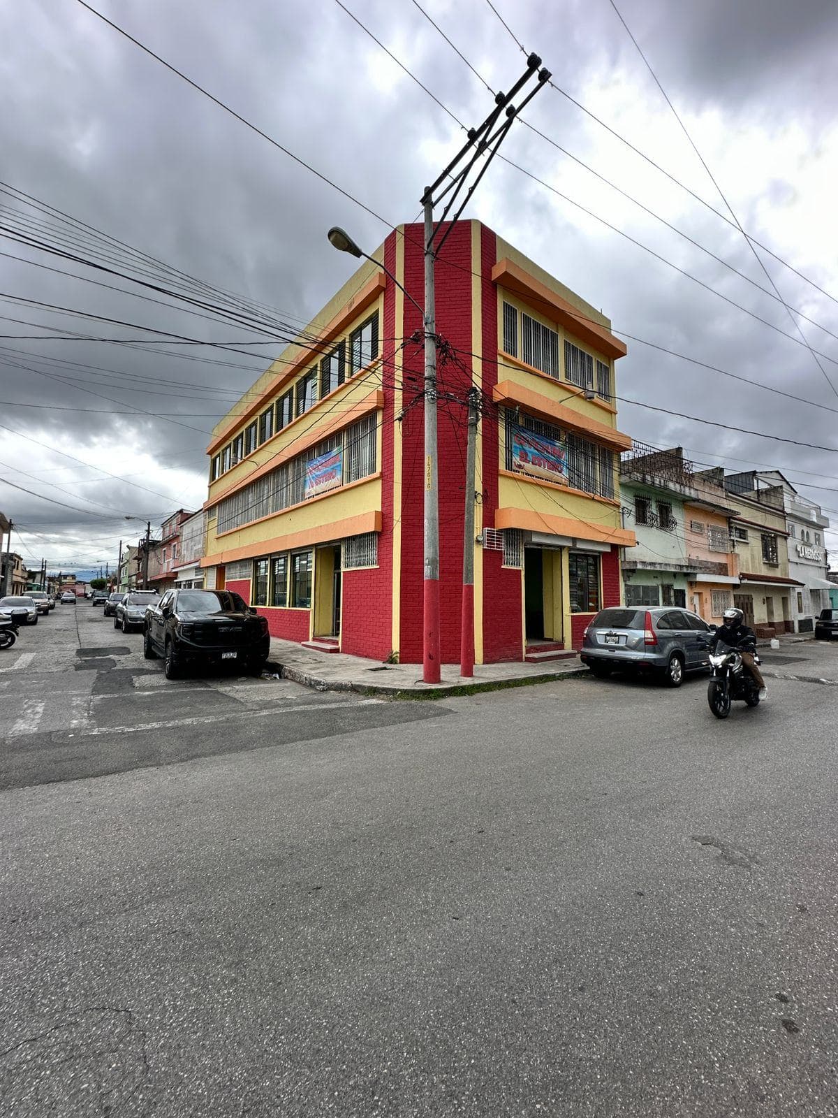 Venta Edificio de 3 niveles zona 5