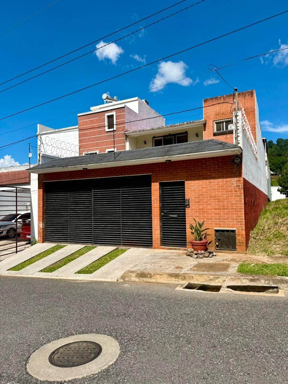 Venta Casa Hacienda Real zona 16