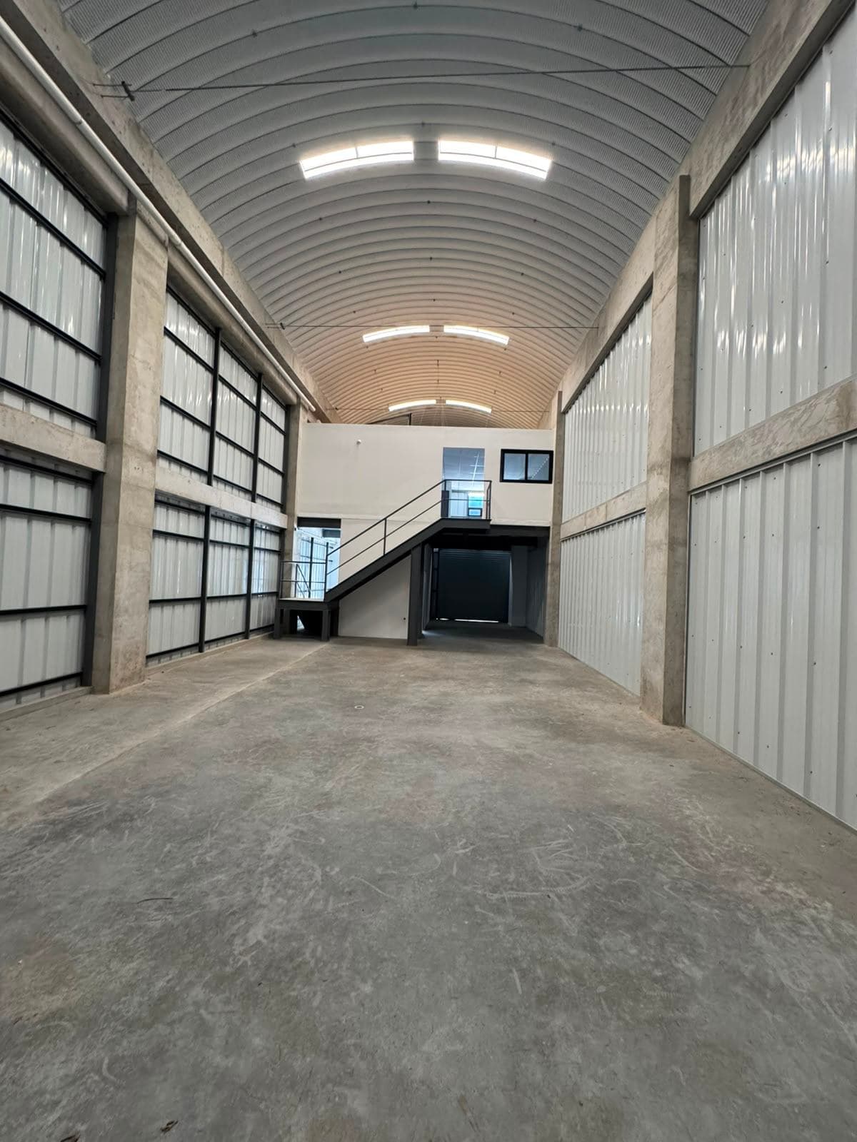 Venta o Alquiler Ofibodega CAES Km 13