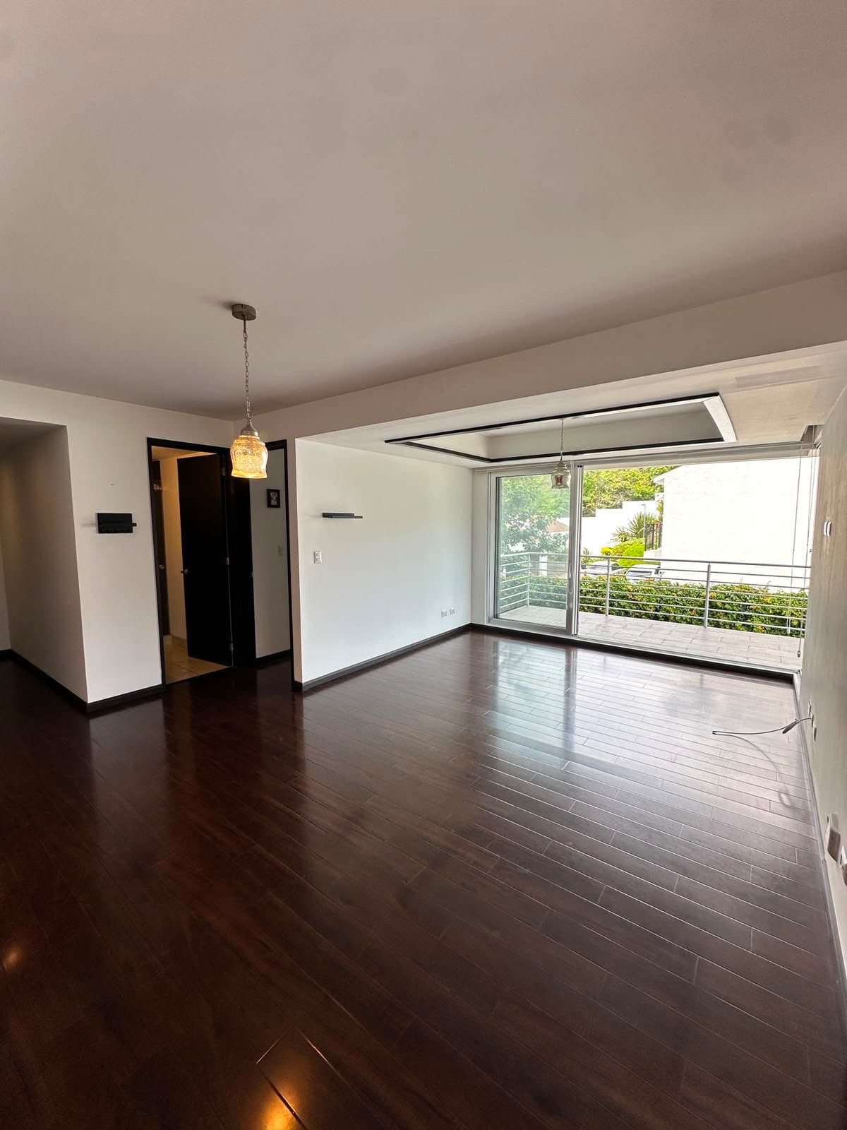 Listing image 0