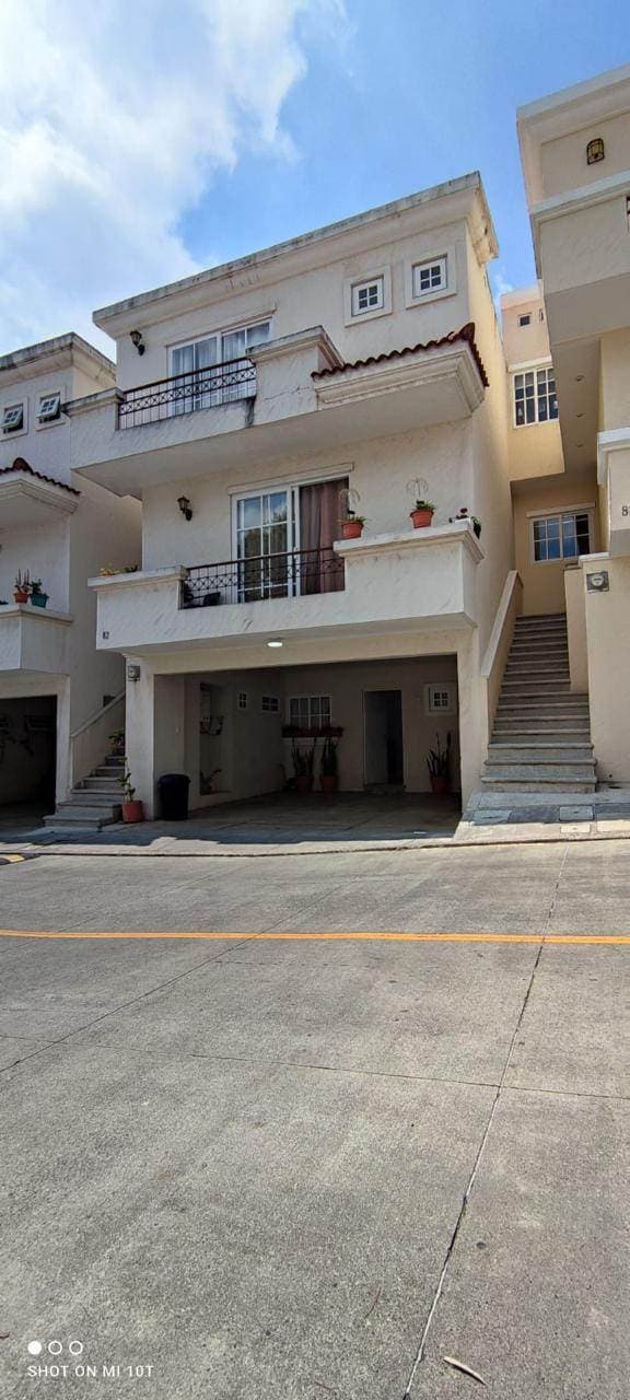 Venta Casa en Condado San Nicolás, Mixco