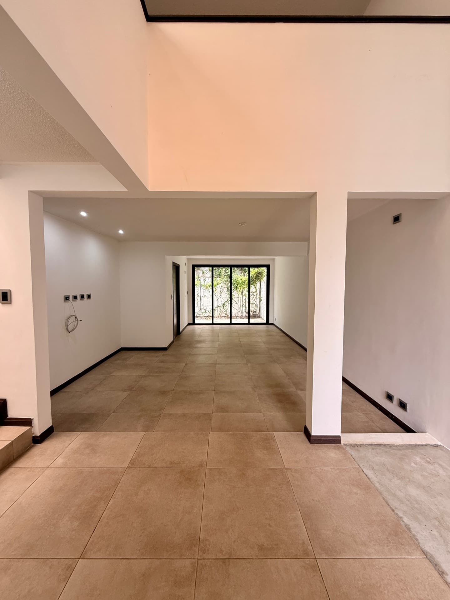Listing image 0